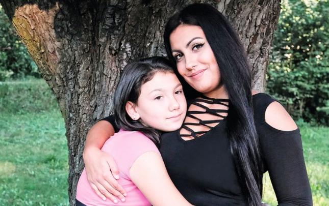 Devítiletou Marušku chrání a vychovává po smrti maminky sestra 