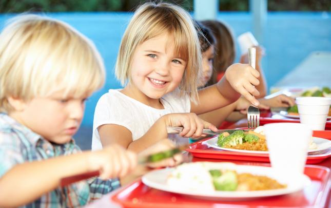 Každé dítě si zaslouží mít ve své základní škole teplý oběd