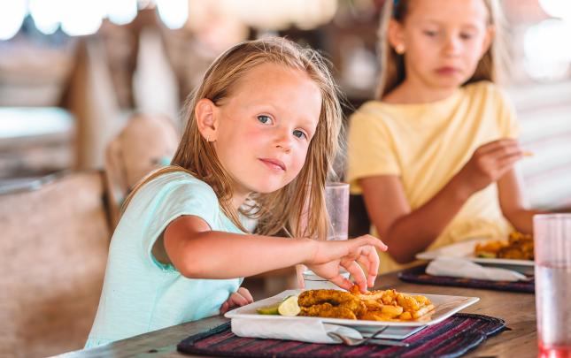 Patron dětí: Obědy školákům s podporou MŠMT