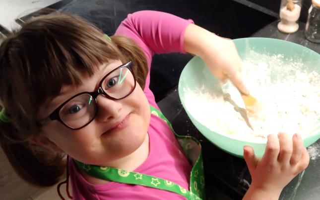 Anička se může naučit rozumět slovům i světu kolem sebe